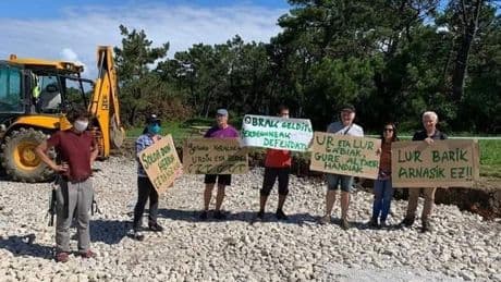 La asociación Azkorri Bizirik pone fin a su recorrido tras cinco años de lucha vecinal