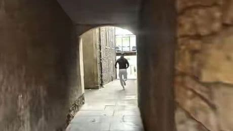 Moment brazen Edinburgh man 'tries to swindle local' with 'envelope trick' but gets caught