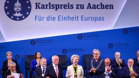 Felipe VI y Ursula von der Leyen defienden la independencia europea en la ceremonia de entrega del Premio Carlomagno: "Tenemos que confrontar las voces peligrosas"