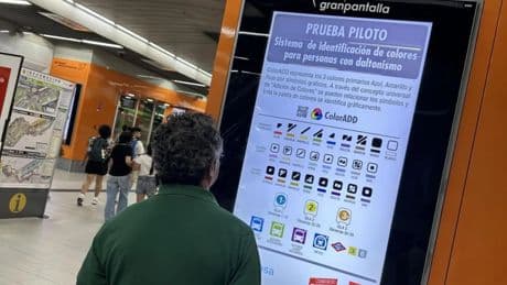 Plaza Elíptica y Plaza Castilla incorporan señalización destinada a las personas con daltonismo en Madrid