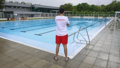 Primer fin de semana de piscinas abiertas con temperaturas de hasta 30ºC en la capital
