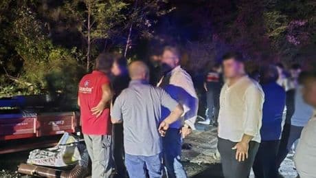 Sakarya'da traktör devrildi: 10 yaralı