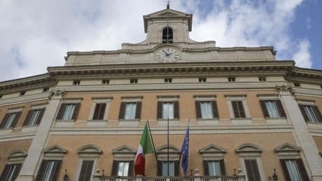 Dalla castrazione chimica all’occupazione di case, gli impegni della maggioranza negli odg al decreto sicurezza