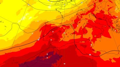 Tras el junio más caluroso de la historia de España, hay un mínimo rayo de luz en el horizonte: vaguadas