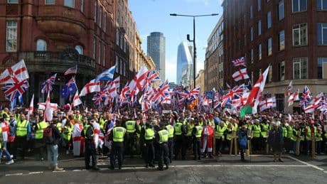 Londres : 110 000 manifestants répondent à l’appel d’un militant d’extrême droite