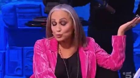 "Così è una presa in giro...". Ad Amici si accende lo scontro tra i professori