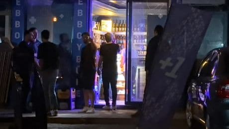 Bursa'da büfeye kurşun yağdırıp ortadan kayboldular