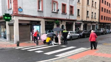 Trasladan al hospital a una mujer de 58 años tras sufrir un atropello en Santutxu