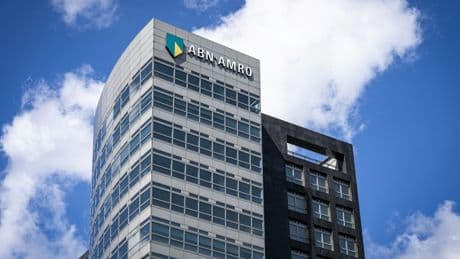 Via het eigen intranet kondigde ABN Amro aan contracten niet te verlengen. Dat is intern slecht gevallen