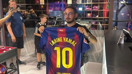 Locura con el '10' de Lamine Yamal en la Botiga del Barça