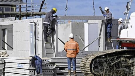 Corporaties en huurbazen vragen politiek om verbetering investeringsklimaat: ’Anders ambities bijstellen’