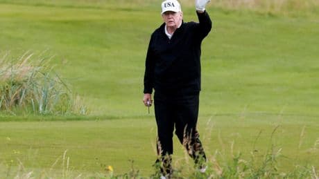 Trump insta a tomar medidas contra la inmigración y afirma que los molinos de viento "arruinan" a los europeos