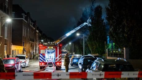 Brandweer Amsterdam redt vier mensen bij woningbrand