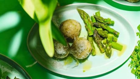 Spargel wird ab jetzt gerollt