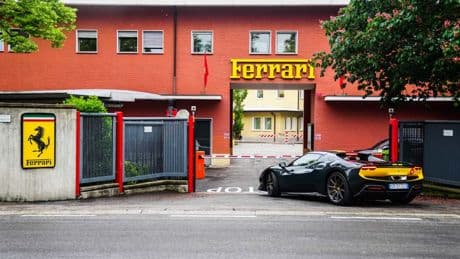 Ferrari surfe toujours sur le succès des véhicules personnalisés