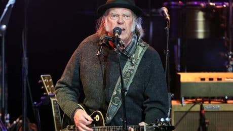Neil Young sounds like a rambling one-man band on Talkin to the Trees
