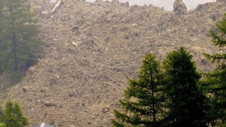 Katastrophe im Schweizer Wallis: Gletschersturz begräbt Dorf unter Geröll – Flutwelle droht
