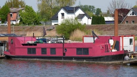 Bestseller-Autorin auf Hausboot in Hamburg getötet – Sohn dringend tatverdächtig