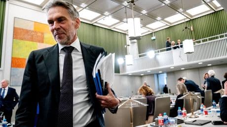 Van scheurtjes tot breuk: hoe het kabinet-Schoof bezweek onder voortdurende interne spanningen