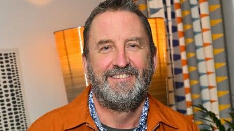 The 1% Club host Lee Mack is unrecognisable without beard in unearthed video