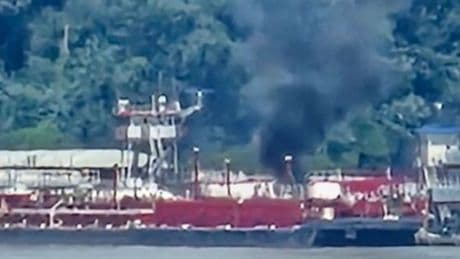 ABD'de helikopter nehirdeki mavnanın üzerine düştü: 2 ölü