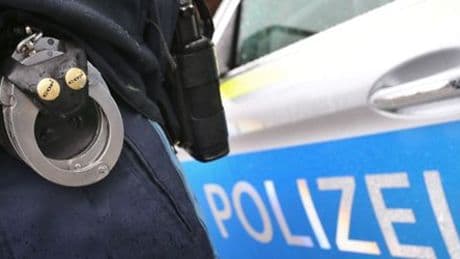 Garbsen bei Hannover: Mutmaßlicher Täter sticht an Wohnungstür auf anderen Mann ein