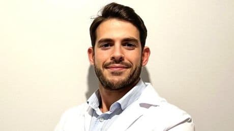 Aurelio Rojas, cardiólogo: "Una cucharadita de chía al día fortalece tu microbiota y alimenta las bacterias buenas"