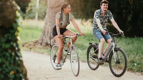 Fahrradfahren bei hohen Temperaturen: Fitnesscoach verrät 7 Profi-Tipps