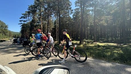 Muere un ciclista tras una caída masiva en la segunda etapa de la Vuelta Junior a la Ribera del Duero