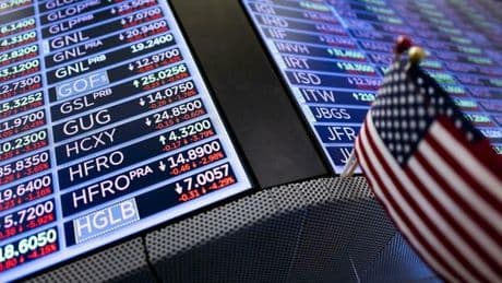 Valutazione Usa giù, occhi sui mercati. La Casa Bianca: troppi allarmismi
