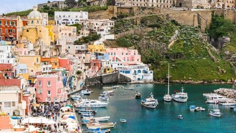 I'm A Travel Pro, These Are The Best Holiday Destinations To Take Kids And Teens (By Age)