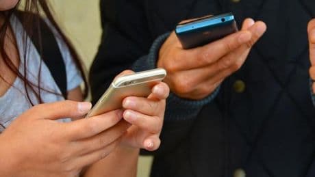 Esta experta en ciberseguridad avisa: la estafa que nadie vio venir y que empieza viendo un simple video de Youtube