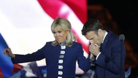 Brigitte ed Emmanuel Macron: una storia d'amore che supera lo "schiaffo"