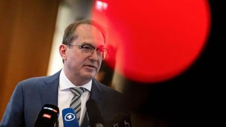 Umgang mit der AfD: Dobrindt: SPD-Beschluss zu AfD-Verbotsantrag "kein Auftrag"