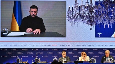 Zelensky: «Le garanzie di sicurezza scattino subito». Il discorso del premier ucraino a Cernobbio