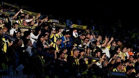 Fenerbahçe tribünlerinden 'Yönetim istifa' sesleri