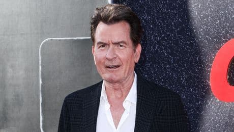 Charlie Sheen offenbart intime Erfahrungen mit Männern: „verdammt befreiend“