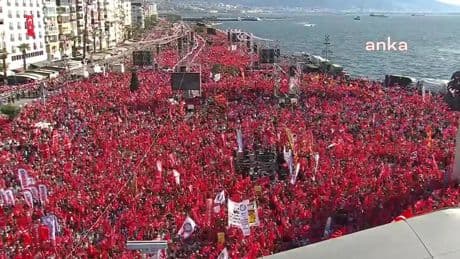 Büyük İzmir Mitingi'ne geri sayım: Yüzbinler Türk bayrakları ile Gündoğdu'nda toplandı