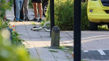 Jong kind overleden na aanrijding in Boskamp