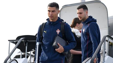 Hunderte Fans vor Luxushotel in München - Wahnsinn bei Ronaldo-Ankunft