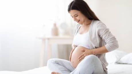 Utero in affitto, "non poter diventare madri è una malattia": appello alla premier Meloni