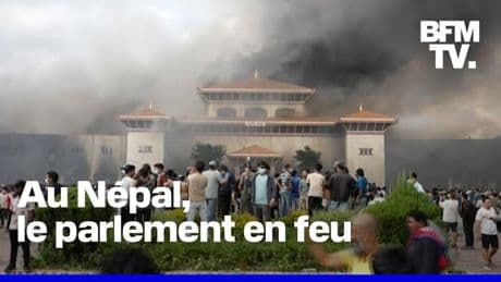 Crise politique au Népal: des manifestants incendient le parlement