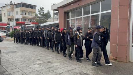 Dolandırıcılar asker süsü verdi, 82 yaşındaki yalnız kadını hedef aldı