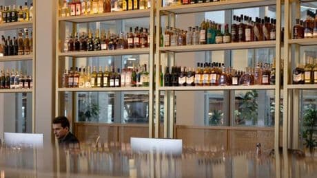 Droits de douane : Pernod Ricard pénalisé par la baisse des ventes en Chine et aux Etats-Unis