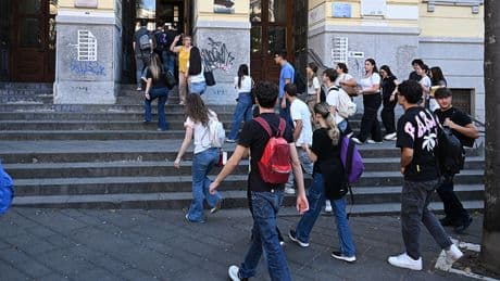Scuola, con il 6 in condotta un esame cittadinanza per essere promossi: via libera dal cdm