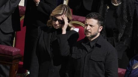 Ukrainekrieg: Trump traf Selenskyj vor Papst-Begräbnis