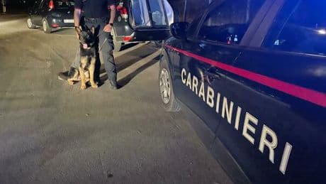 Trovato morto davanti casa della madre dopo una discussione, giallo vicino Frosinone: il 40enne era in una pozza di sangue