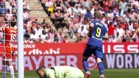 Sorloth asaltó la antigua casa de Dovbyk con un 'hat-trick'