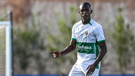 Bakary Traoré renueva con el Elche hasta 2027 y se va cedido al Tarazona
