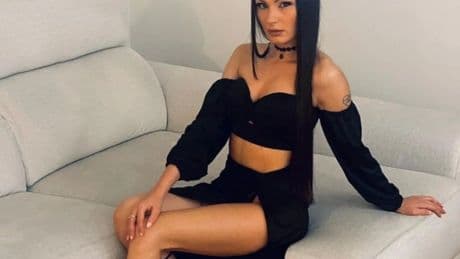 Alejada de la televisión y con un estilo más natural: así es Arantxa Bustos diez años después de &#039;Supervivientes&#039;